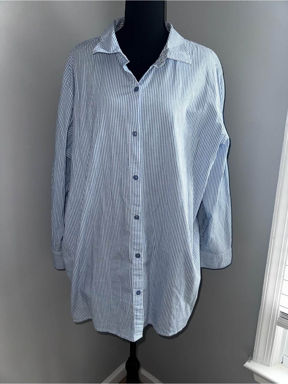 D&co Women’s 2X button down shirt Pockets
